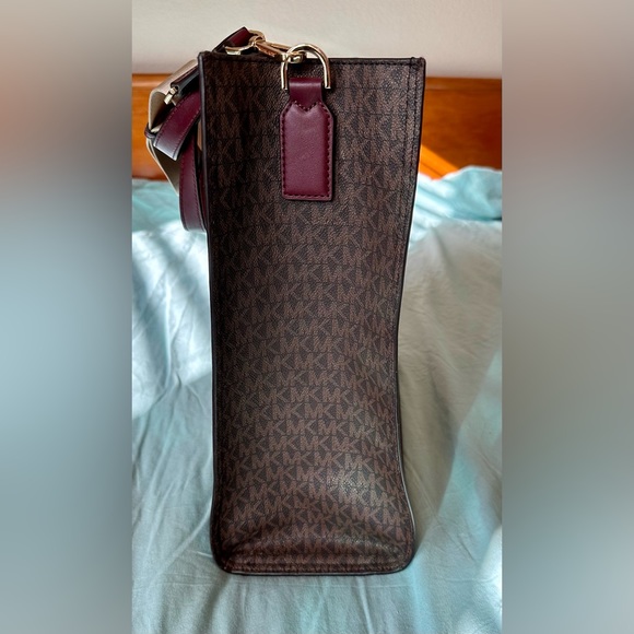 Michael Kors Kenly Tote- Large, Like New - Picture 3 of 7